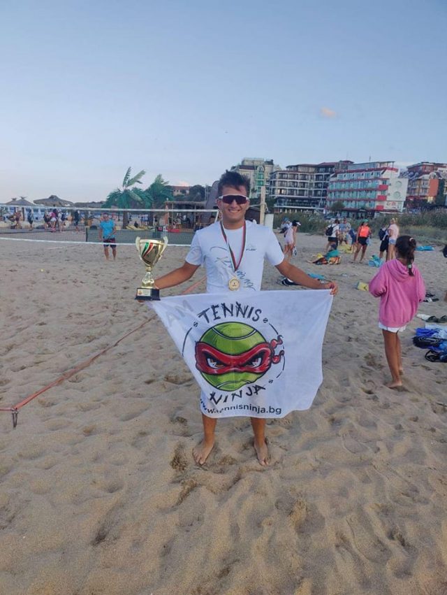 Ники Зиколов двоен шампион по плажен тенис
